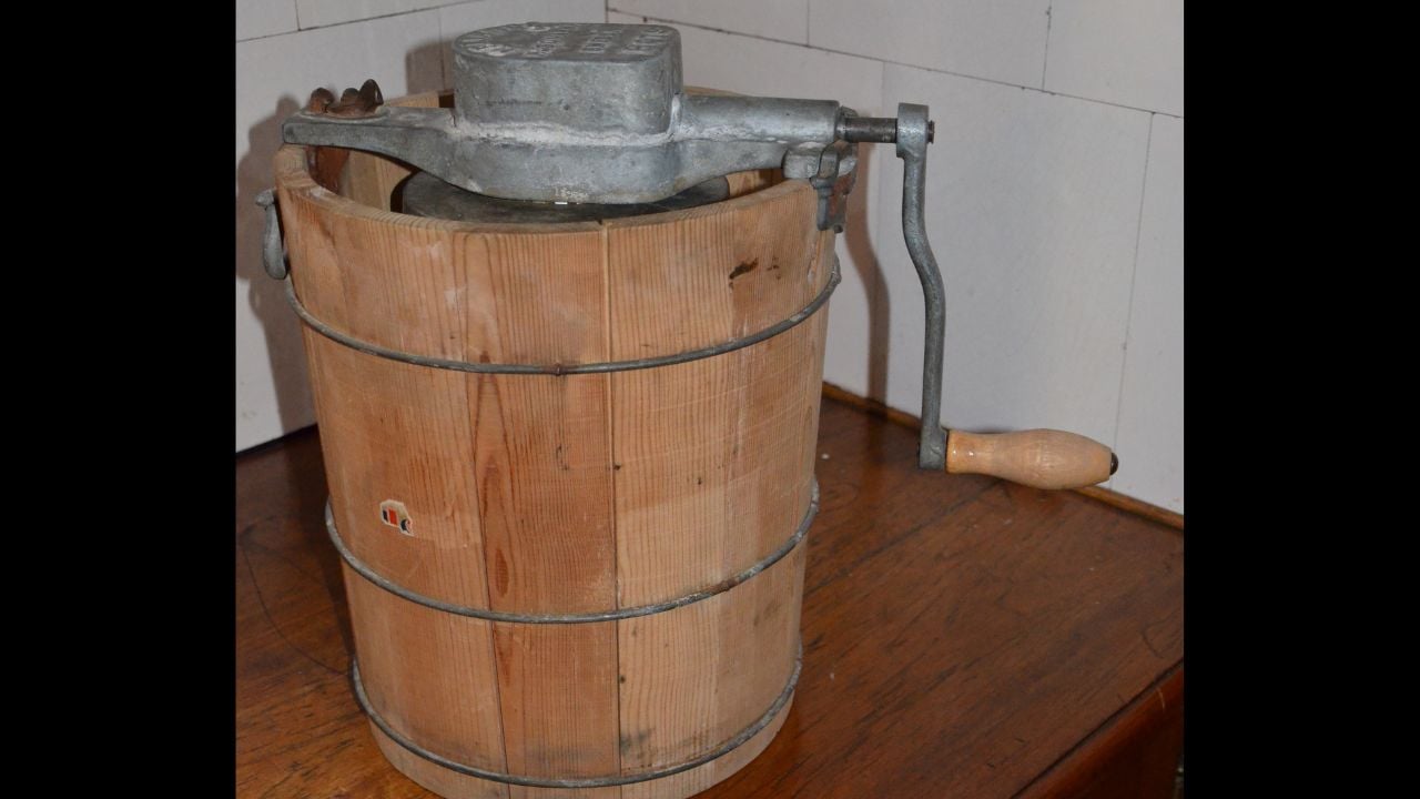 Ice cream maker Reliance from early 20th Century, manufactured by Husqvarna Vapenfabrik in Sweden, volume 6 QTS Photo taken in the kitchen of Hallwylska museet in Stockholm