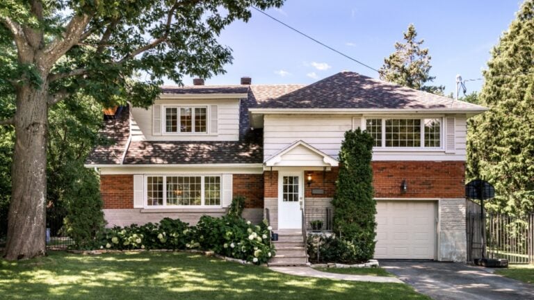 Beautiful Canadian House in Montreal's Suburb