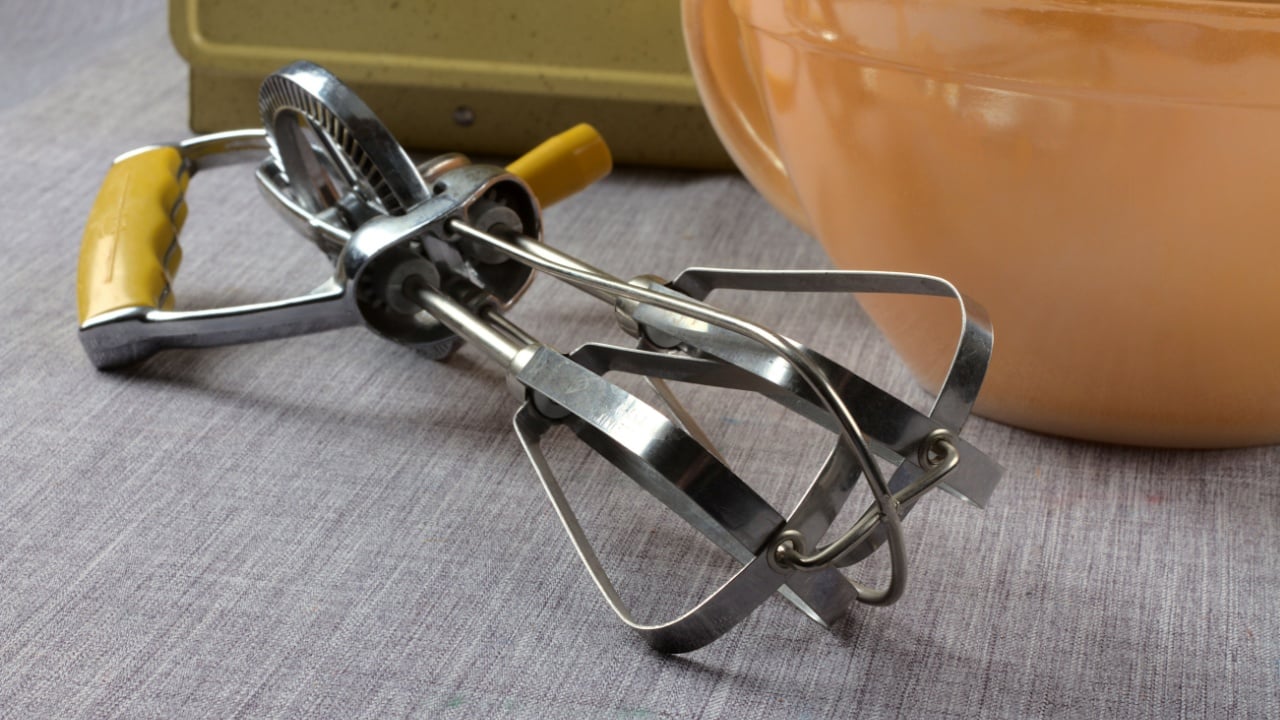Vintage egg Beater and pancake mixing bowl