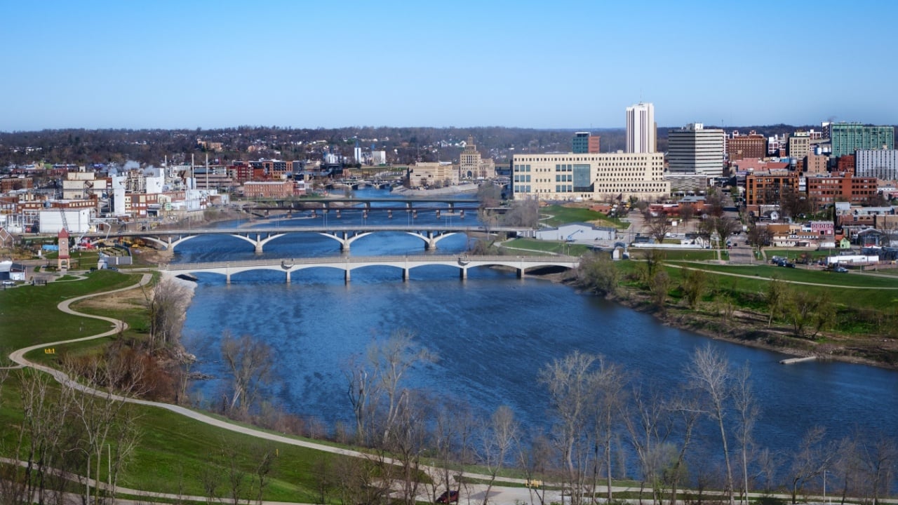 Cedar Rapids, Iowa, USA city view with Cedar River and bridges.
