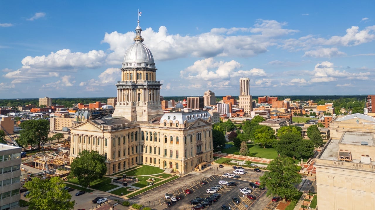 Springfield, Illinois, USA downtown city skyline with the state capital building.