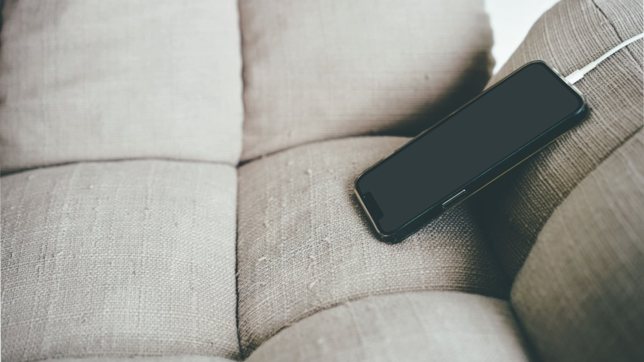 Mockup screen smartphone connect line charging on sofa