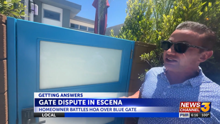 This Palm Springs Homeowner is Tirelessly Fighting His HOA Over the Color of His Entry Gate