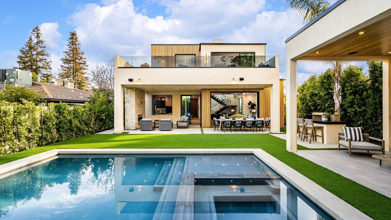 Modern luxury house with a swimming pool