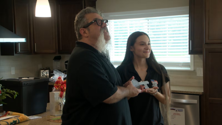 Blinded Veteran Joyously Receives Keys to a Specially Adapted Home