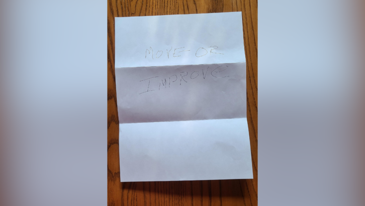 A Homeowner Got an Anonymous Passive Aggressive Note Telling Them to Fix Up Their Property or Move. The Internet Had Thoughts