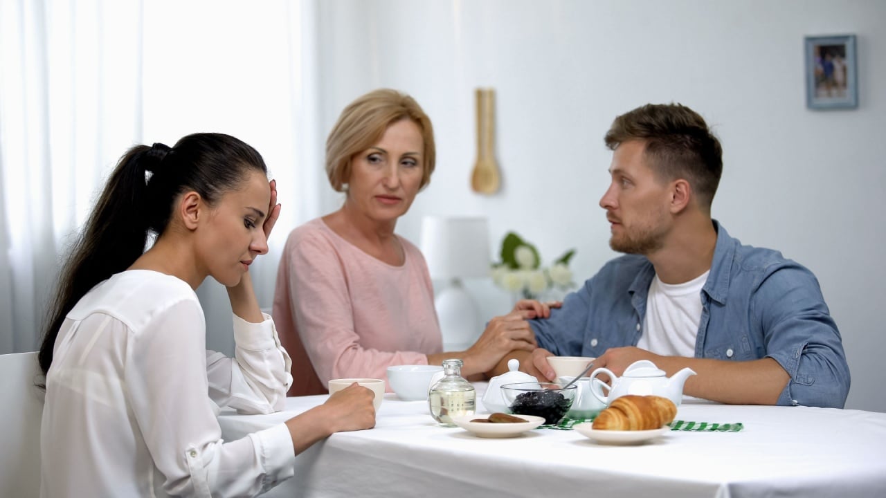 Family conflict, mother-in-law despising girlfriend of son, overprotection