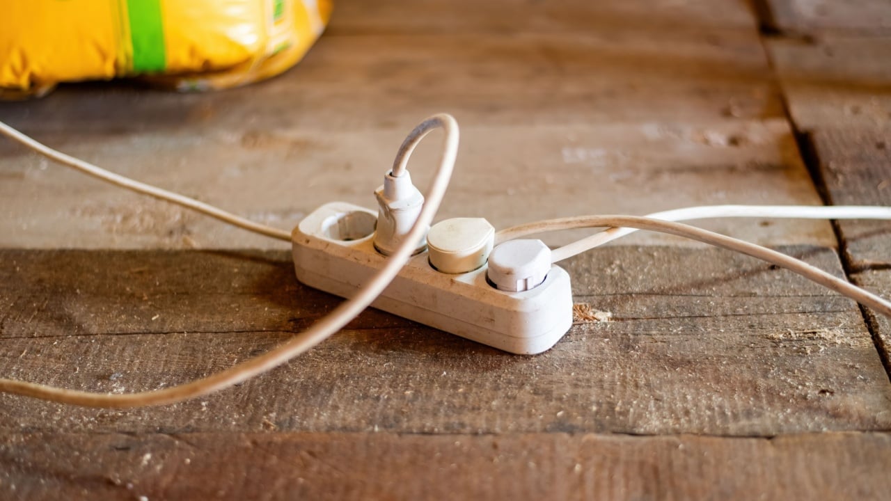 Power outlet cord plug, Plugin three cords.