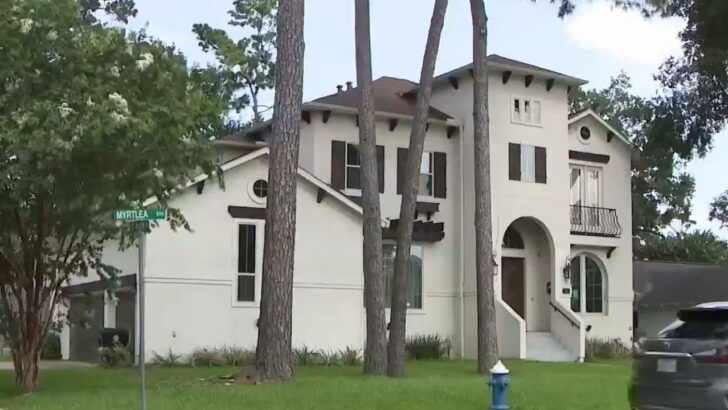 A Vacant $1.7 Million Home Was Headed to Sale. Then Disputed Deed Paperwork Derailed It