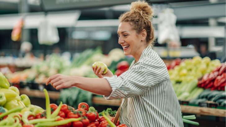 Skip the Grocery Store This August: Buy These 8 Fruits and Vegetables at the Farmers Market Instead