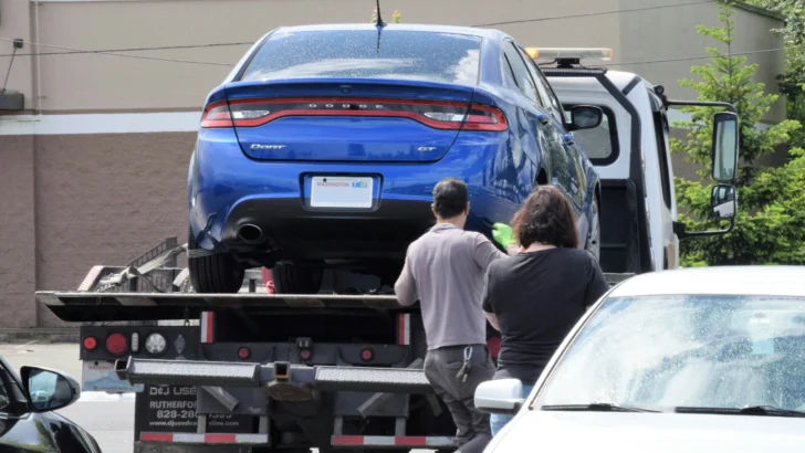 Man Tows His Neighbor’s Car From His Driveway, Now the Neighborhood Is Mad at Him