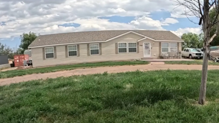 A Colorado Zillow Listing Went Viral for Telling Buyers They Must Remove the Woman Living Inside