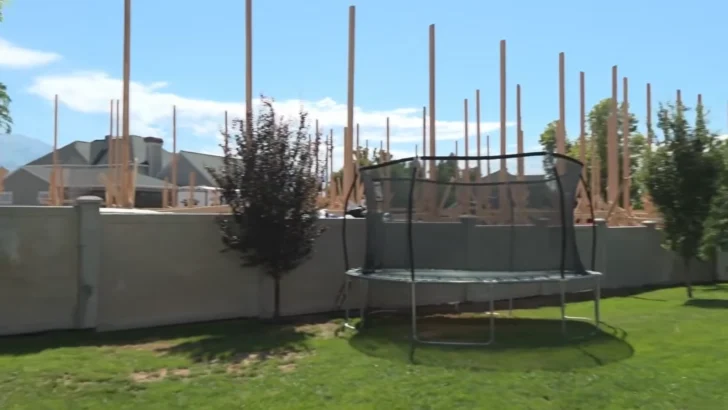Utah Neighbors Wake Up to Massive Backyard Structure Blocking Their Mountain Views