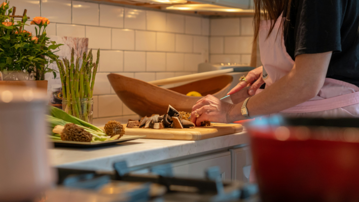 Houseguests Reveal Special Diet Only After Host Has Cooked For Them, Leaving Her Frustrated