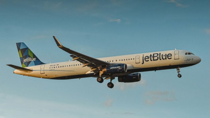 Man Allegedly Climbs Airport Fence and Hides in the Bathroom of a JetBlue Plane