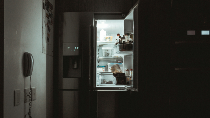 Builder Caught Taking Drinks From Homeowner’s Fridge Sparks Debate Over Where To Draw The Line