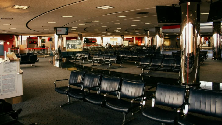 Running Late for a Flight? United is Testing Food Pickup at the Gate