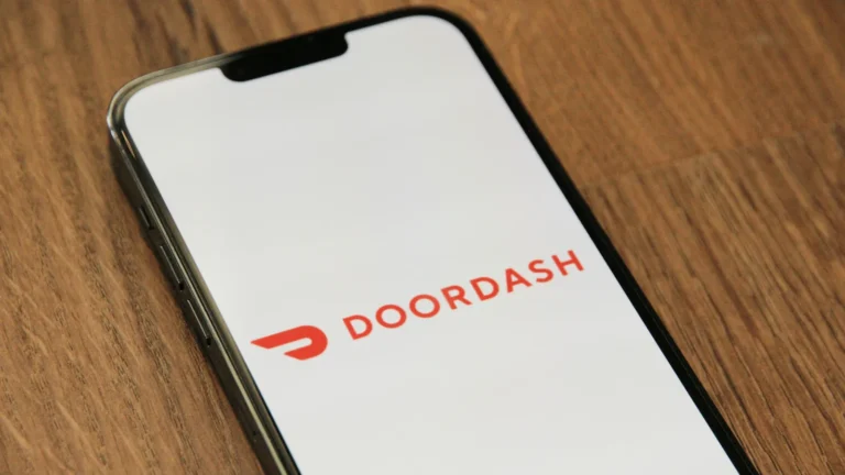 stock photo doordash app.