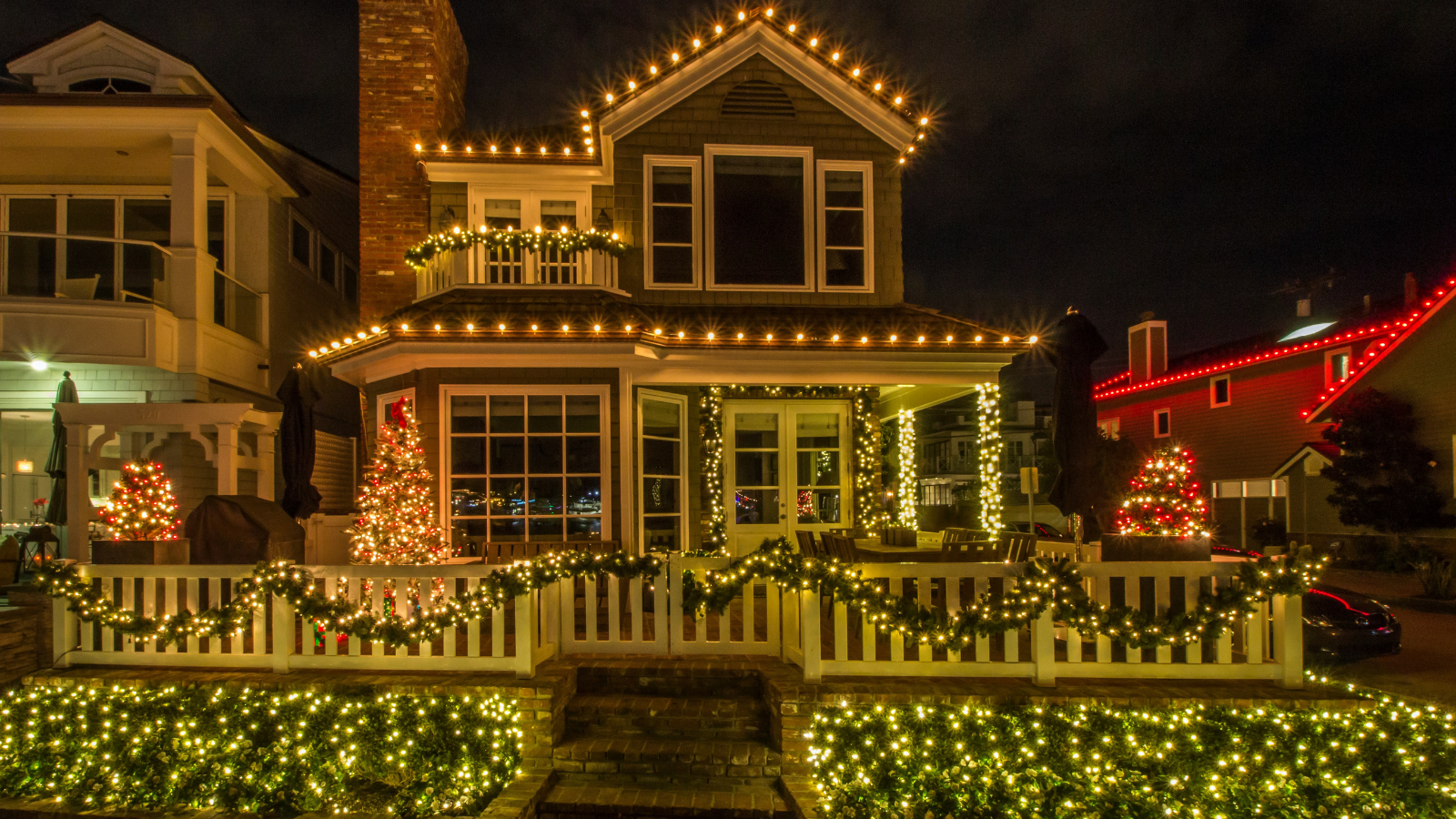 stock photo of outdoor holiday lights.