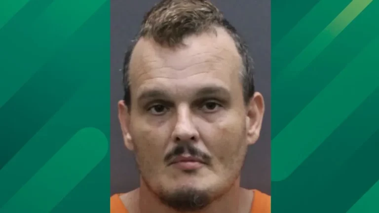 Florida man hides under shed with handcuff key.
