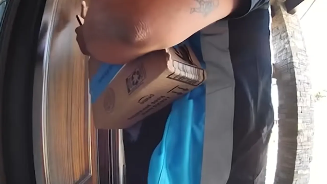 Fake delivery knock.