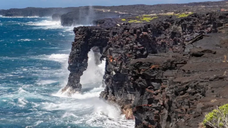 Holei-Sea-Arch.