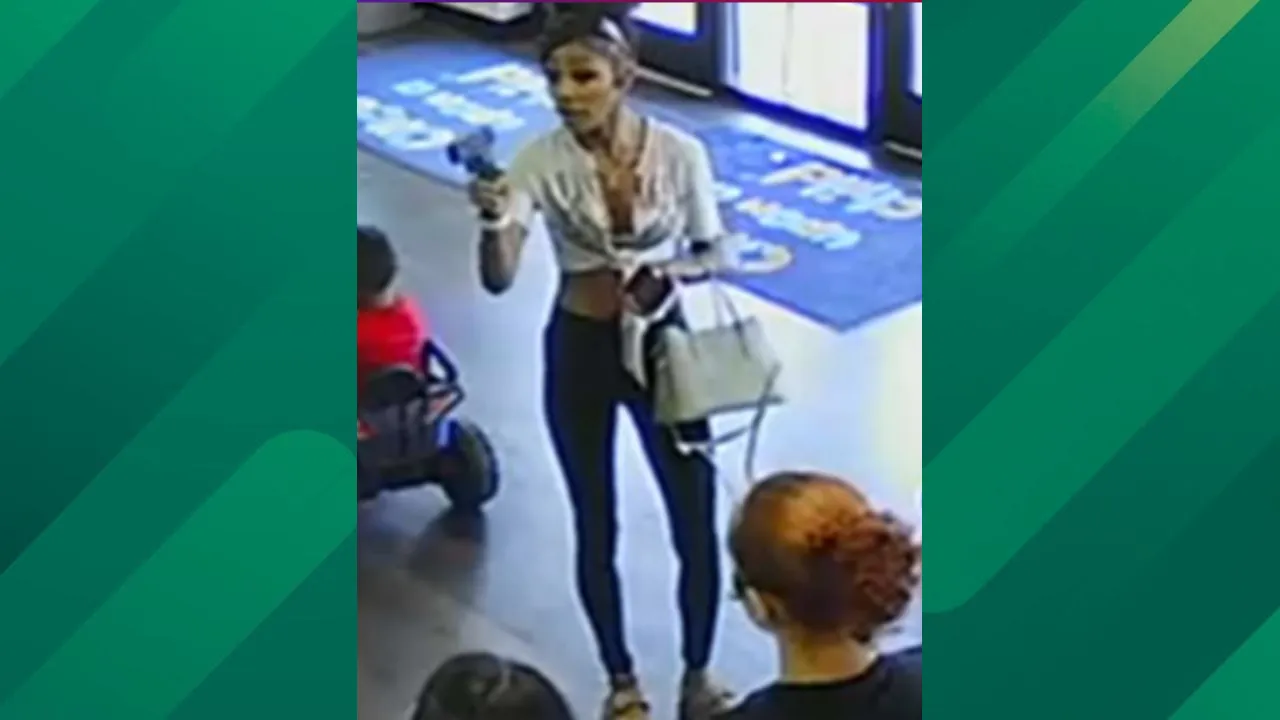 Indianapolis mom pulls a gun.