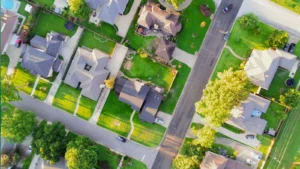 People Share Stories of Times Honest Neighbors Talked Them Out of Buying a House